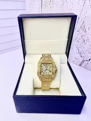 Часы женские наручные на браслете Cartier золотистый  с стразами